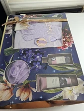 NANETTE LEPORE/5 PCS BATH & BODY ESSENTIALS . EXPERIENCE THE ULTIMATE IN BATH...