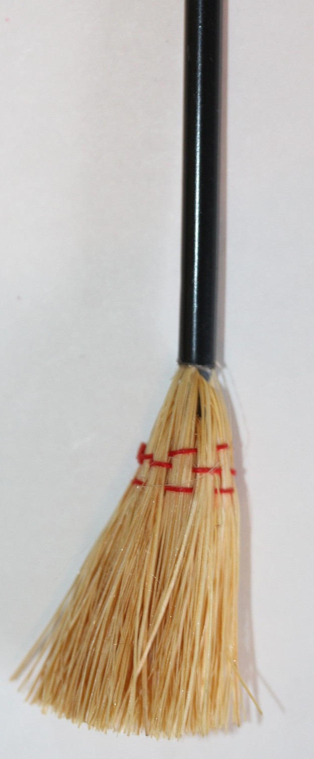 VINTAGE BARBIE 1964 POOR CINDERELLA  #0872 BROOM--EXCELLENT