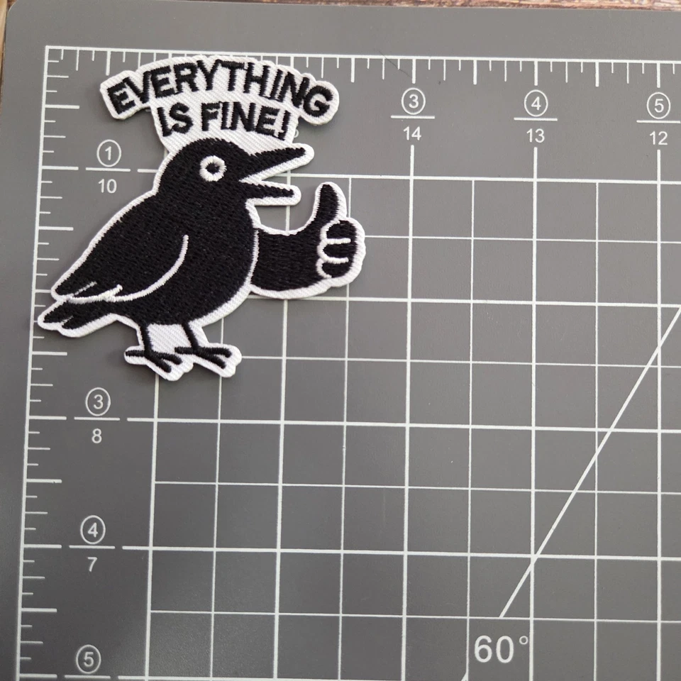 Parche de hierro gótico Everything Is Fine Thumbs Up Raven Black Bird Foto 2 de 2