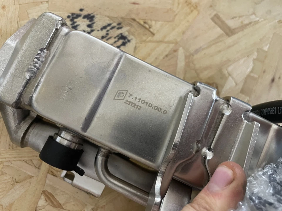 Enfriador de recirculación de gases de escape PIERBURG 7.11010.00.0 EGR BMW SERIE 1 X3 X4 Foto 2 de 4