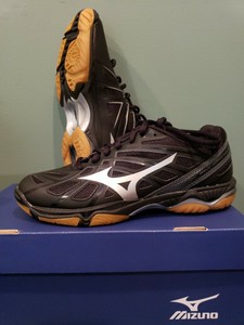 mizuno wave hurricane grey