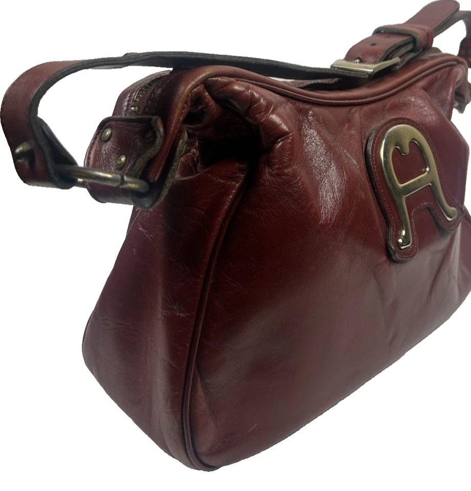 🖤 Vintage Etienne Aigner Oxblood Leather Shoulder Bag • Horseshoe A Logo Purse - Image 4 of 4
