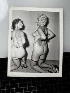 Foto vintage anni 50 Girlie PIN UP Risque B&W nudo originale #635