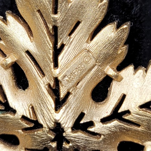 Trifari* Maple Leaf Brooch ,goldtone 2"×1" 3/4" Perfect Condition - Picture 6 of 8