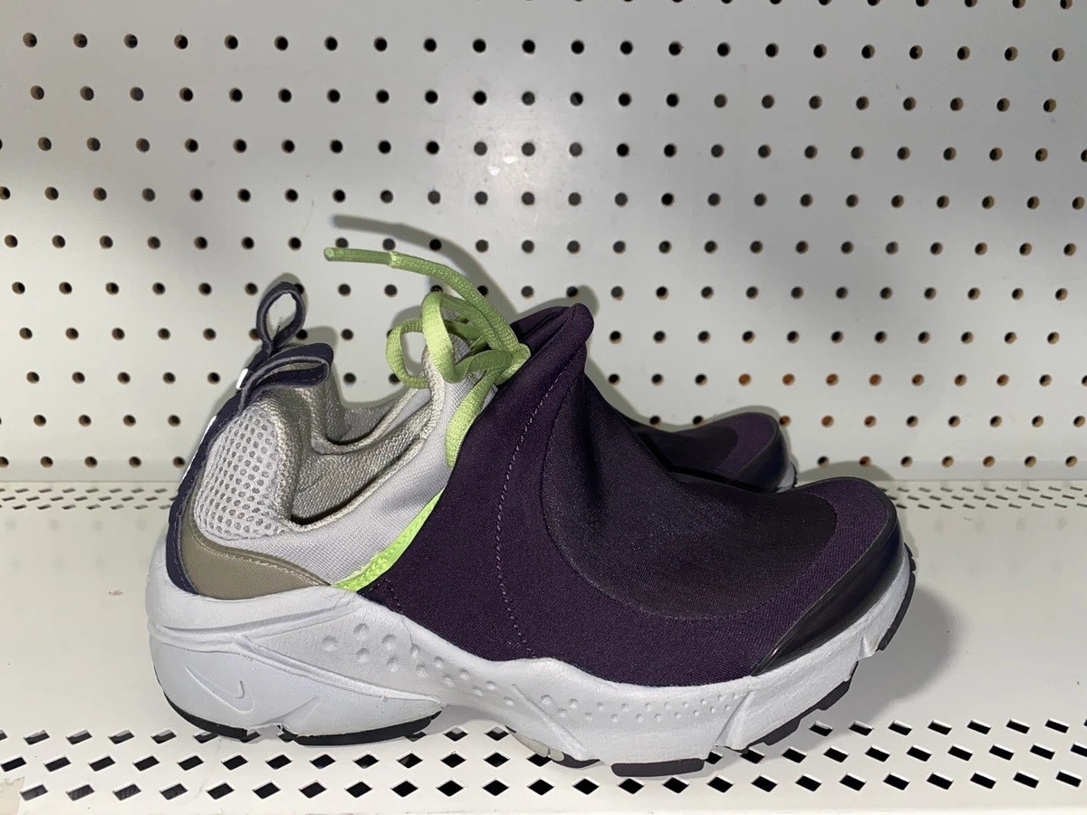 Nike 2002 Athletic Shoes for Men