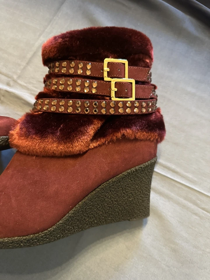 Joan Boyce Burgundy Faux Fur Sneaker Boots. Size 7.5 Fur Lining Never Worn Red - Image 2 of 4