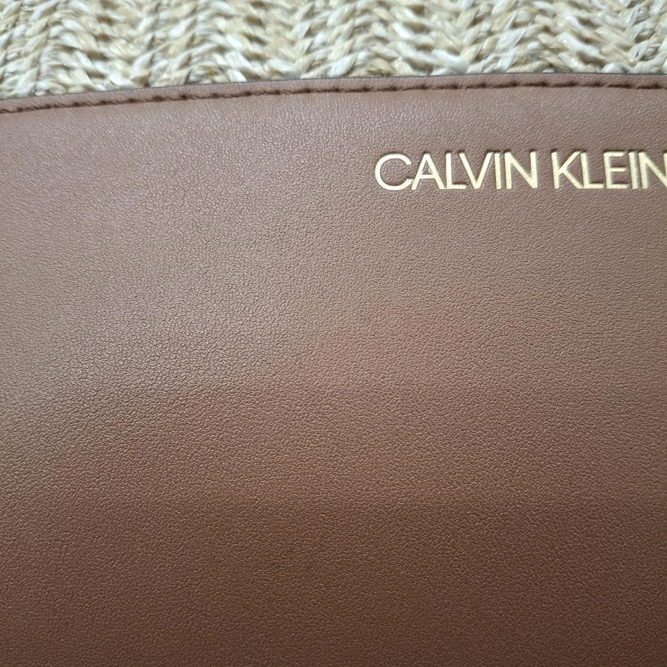 Bolso de Mano Calvin Klein Sonoma Paja Beige y Marrón Claro Tejido Magnético Cartera Foto 3 de 4