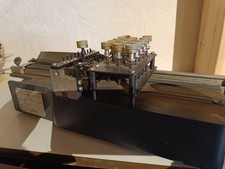 Uralter manueller Lochkartenstanzer von Bull ...