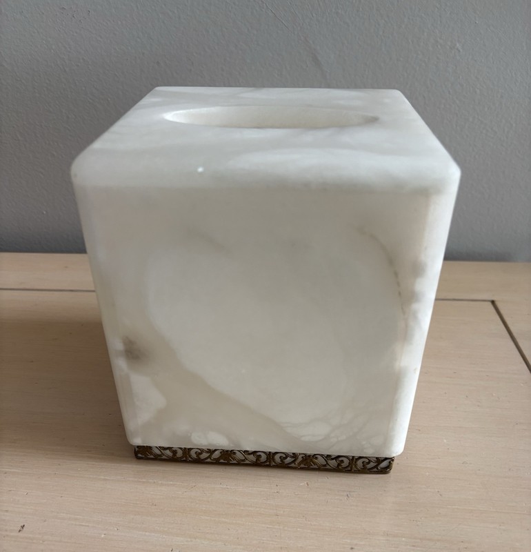 Labrazel Tissue Cover Alabaster Cream Color W/Gold Trim 5x5x5.75 Pre-Owned