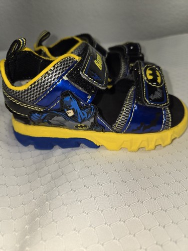 NEW BATMAN Boys' Sandals Black Yellow Size 7 Toddler Pull-apart straps LIGHT-UP - Picture 9 of 10