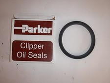 NEW 17988 H5L16 PARKER CLIPPER OIL SEALS  (T)