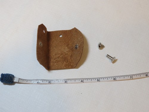 Handmade leather key holder camel with black snap & silver tone 2.75" X 1.5" - Picture 4 of 4