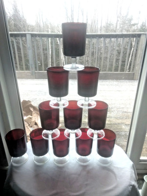 Vtg Set Of 11 Luminarc Arcoroc France Ruby Red Clear Stem Glasses 4 1/2  Tall