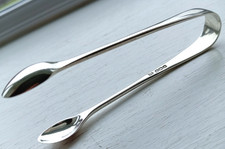 1921 Cooper Brothers and Sons solid silver 17 gramme Sheffield sugar tongs.