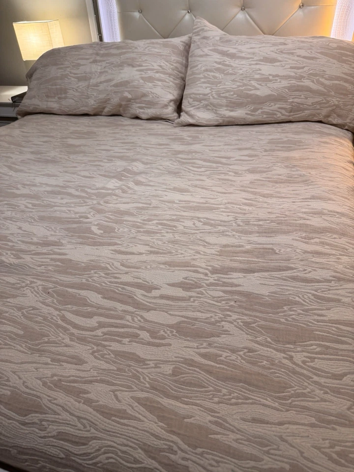 Donna Karan Home Jacquard Duvet & Shams Queen/King Size Elegant Bedding Set - Image 3 of 4