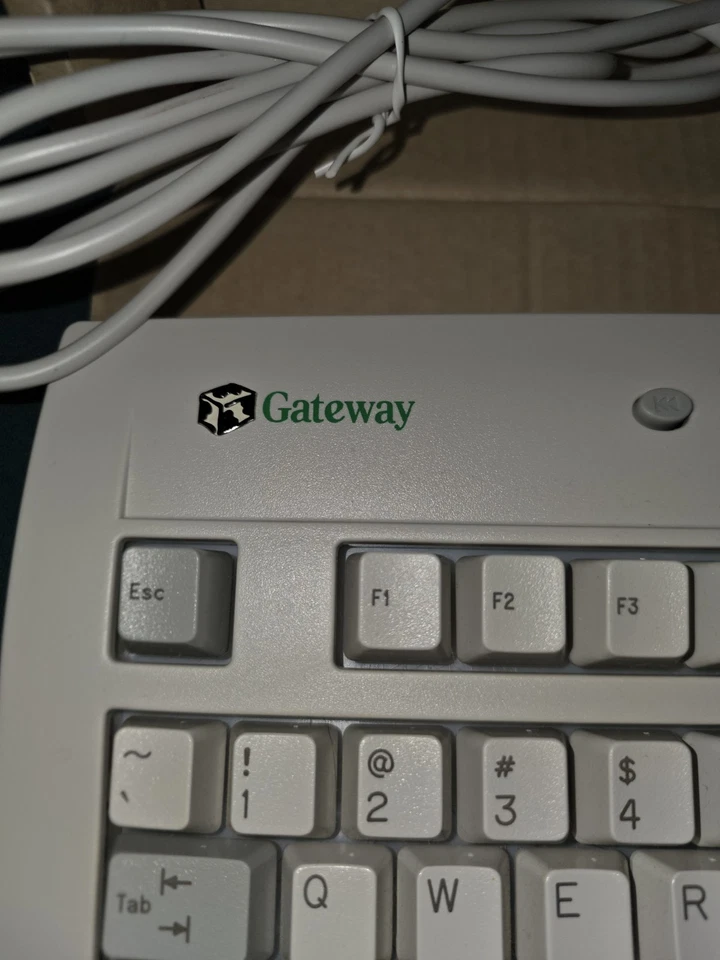 Vintage Gateway Wired PS/2 Computer Keyboard P/N: 7001602  New In Box - Image 2 of 4