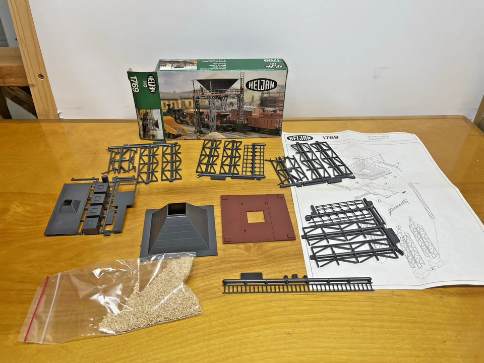 Heljan Sand Silo HO Scale Model Kit #1769 - Image 2 of 4