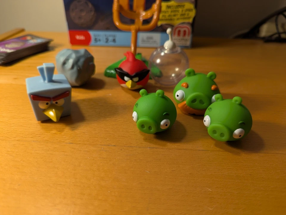 Mattel Angry Birds Space Game 2012 COMPLETE – All Pieces, Cards & Instructions - Image 3 of 4