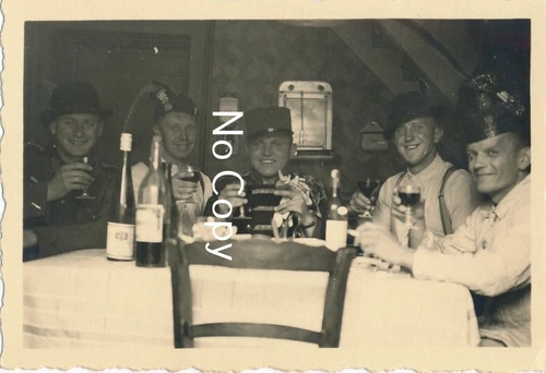 Photo WW2 military: Luxembourg Differdingen Wehrmacht comrades having fun 1940 X