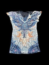 ✨Blue and white boho paisley print top with a V-neckline✨