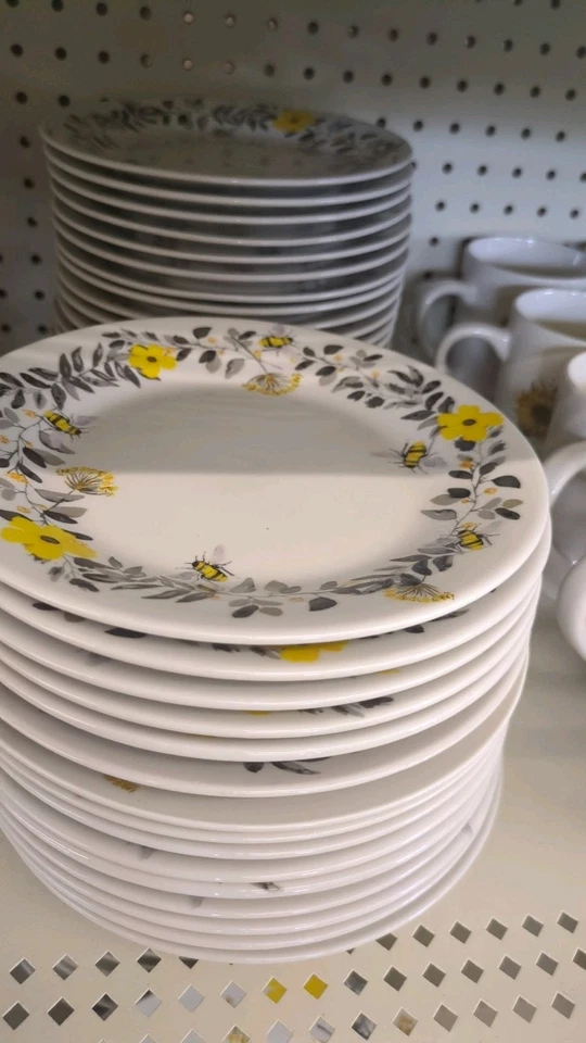 Platos, tazas, vasos florales de abeja Royal Norfolk - Sirve para 4 personas (20 platos) Foto 3 de 4