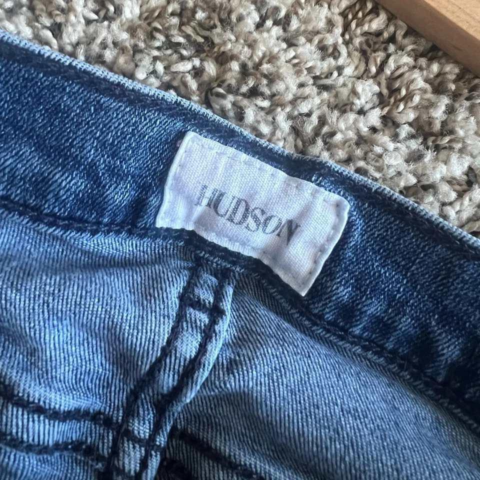 Pantalones de mezclilla Hudson Nico tiro medio tobillo ajustados dobladillo crudo azul 25 todos los días atemporales Foto 4 de 4