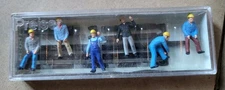 PREISER 10034 HO SCALE ~TRACK WORKERS W/ RAILROAD TIES (SLEEPER LAYERS)~ (6)