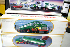 5 HESS TRUCKS - 1984 2 , 1985, 1986, 1987 IN ORIGINAL BOX GREAT CONDITION FR SHP