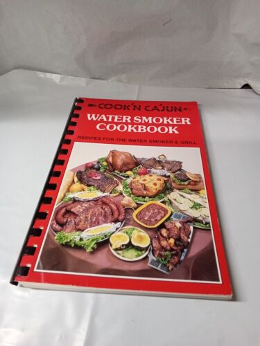 Livre de recettes fumeur d'eau Cook'N Cajun pour fumeur d'eau et barbecue 1984 cajun très bon état - Photo 1 sur 16