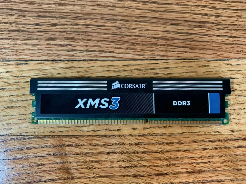 Corsair XMS3 CMX8GX3M4B1333C9 1x2GB PC3 -10600 DDR3 -1333MHz DIMM PC Desktop RAM - Image 2 of 4