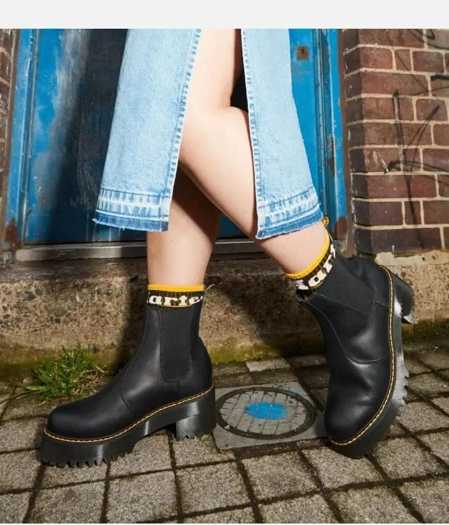 Dr. Martens Women s Rometty Wyoming Leather Platform Chelsea Boots