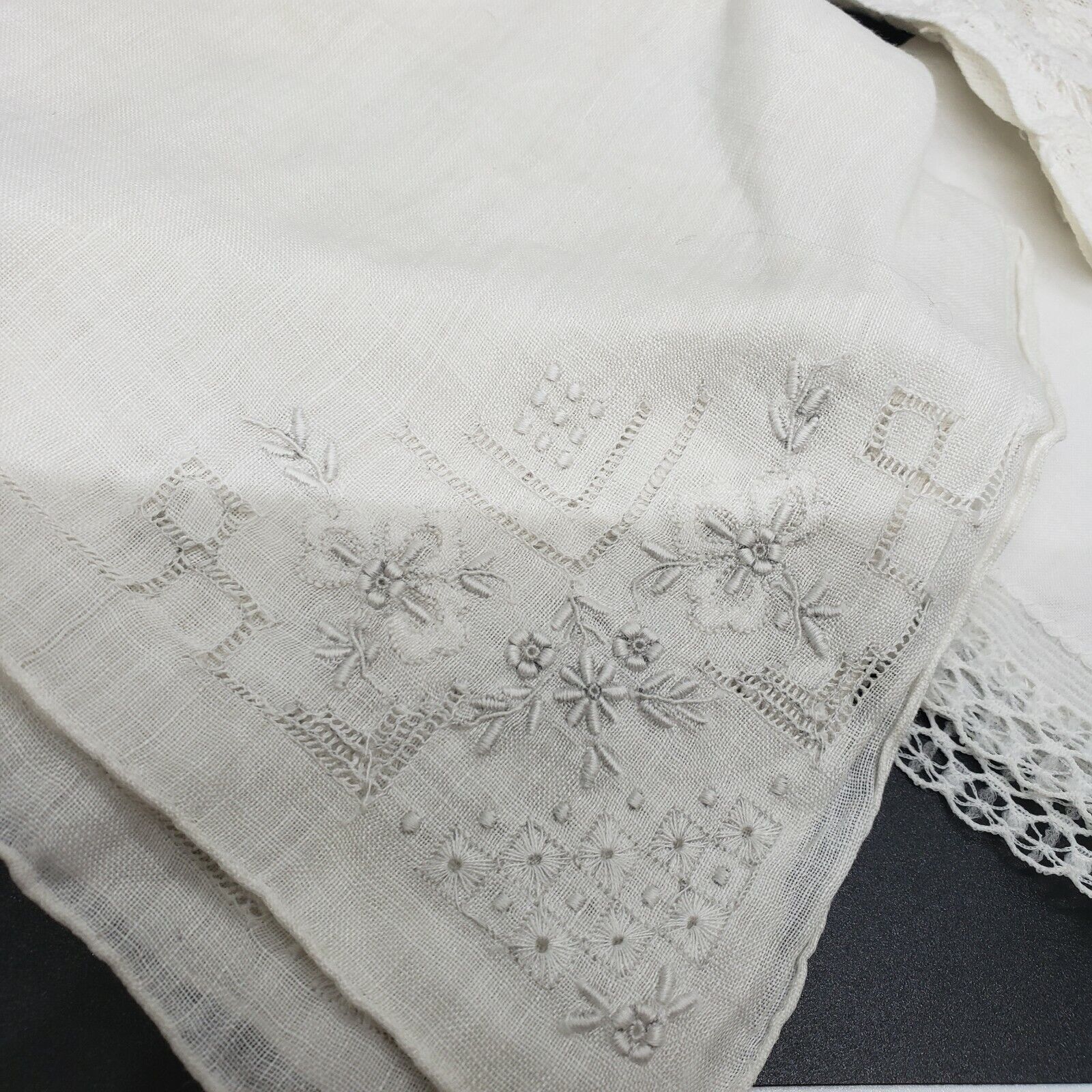 Lot 6 Vintage Handkerchiefs White Plus Embroidere… - image 4