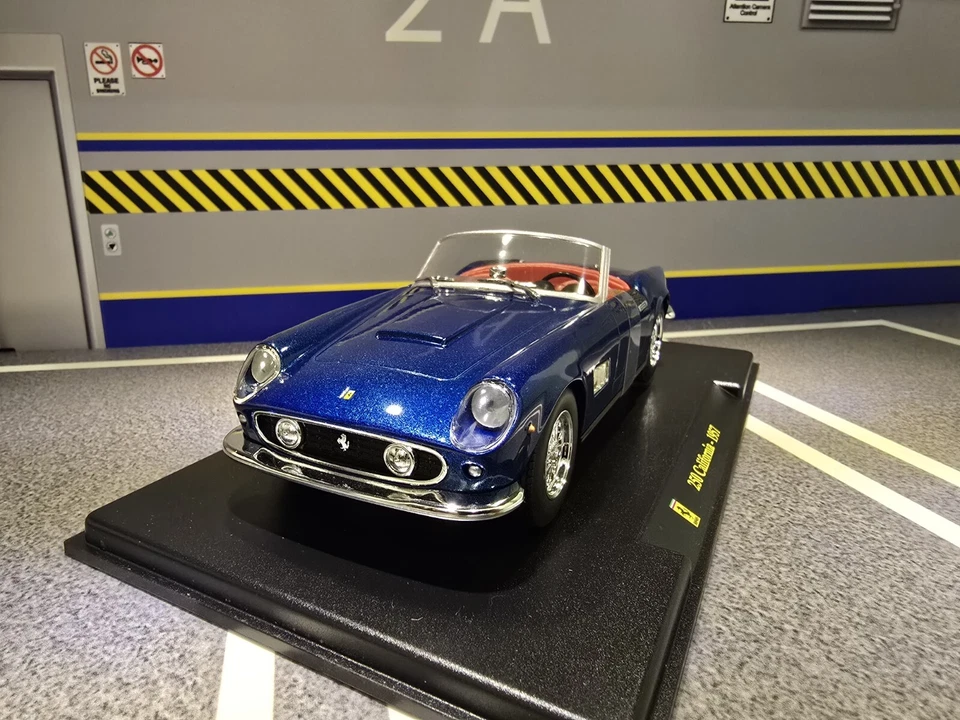 Ferrari 250 GT California Spyder 1957 Blue 1:24 Scale Model Car in Display Case - Image 3 of 4