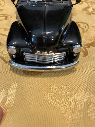 Danbury Mint Black Limited Edition 1953 GMC Pickup 1:24 Scale Inv. #4435 - Picture 2 of 7