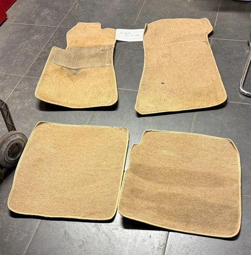 Mercedes Benz W 107 interior carpet 4 pieces Set of Floor Mats