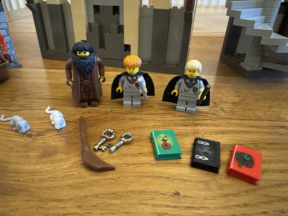 LEGO Harry Potter 4709 Castillo de Hogwarts (2001) Primera Edición. Por favor lea Foto 2 de 4