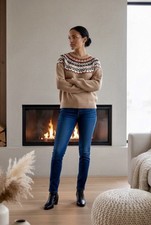 Woman  s Knitted Crewneck Pullover Sweater w/ Fair Isle Design in M