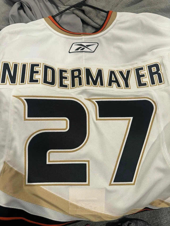 - Camiseta deportiva Scott Niedermayer “C” emitida por el equipo RBK Edge nueva con etiquetas Foto 3 de 4