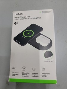 Belkin Boostcharge pro 2-in-1 Magnetic Charging Travel Pad 15W Qi2 Opened