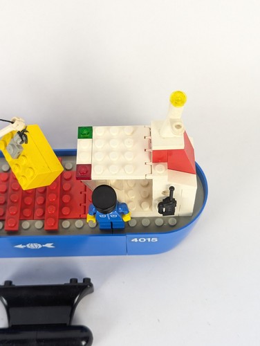 Vintage 1982 LEGO Freighter 4015 Complete Boat & Figures Missing one Keel Haul - Picture 6 of 8