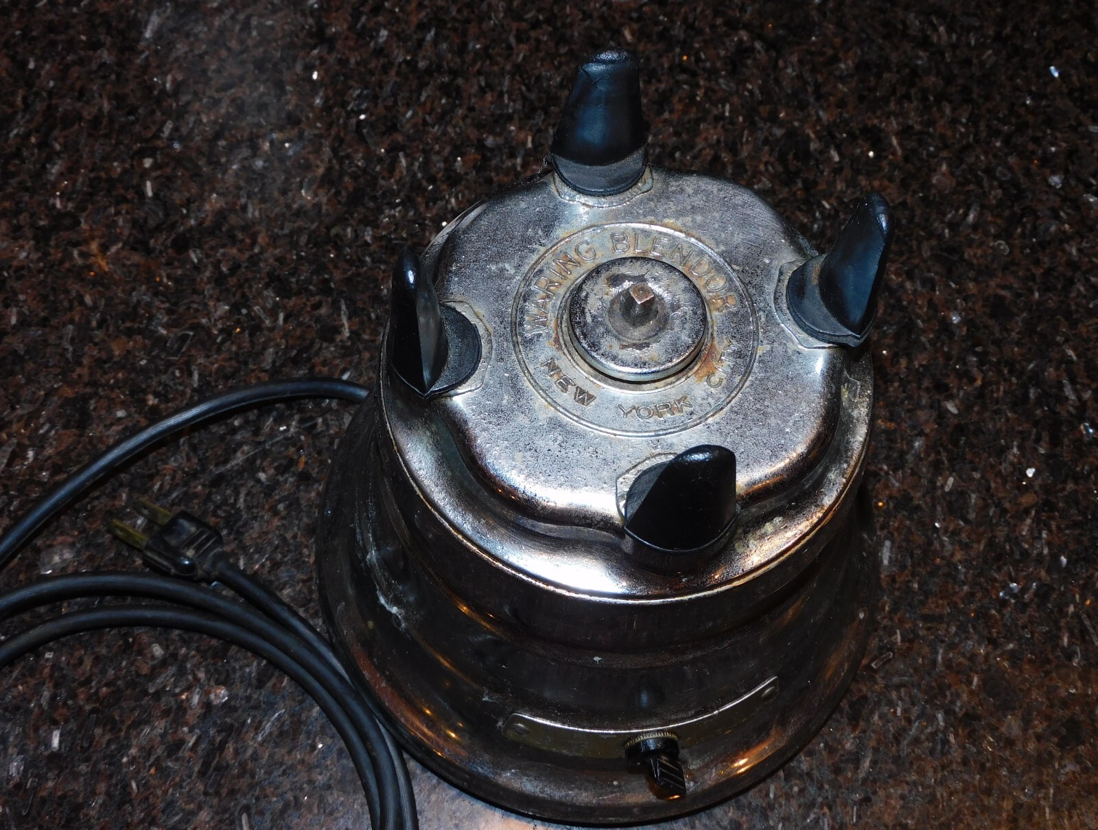 Vintage Waring Blender Deluxe 702B Chrome 5 Cup Clover Glass Pitcher