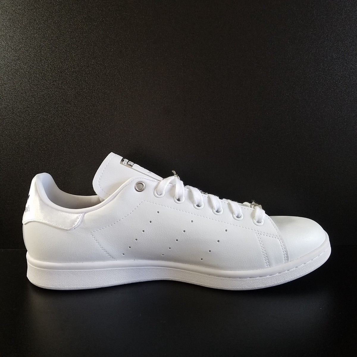 Size 12 - adidas Disney x Stan Smith Peter Pan & Tinkerbell Size 12 - adidas Disney x Stan Smith Peter Pan & Tinkerbell