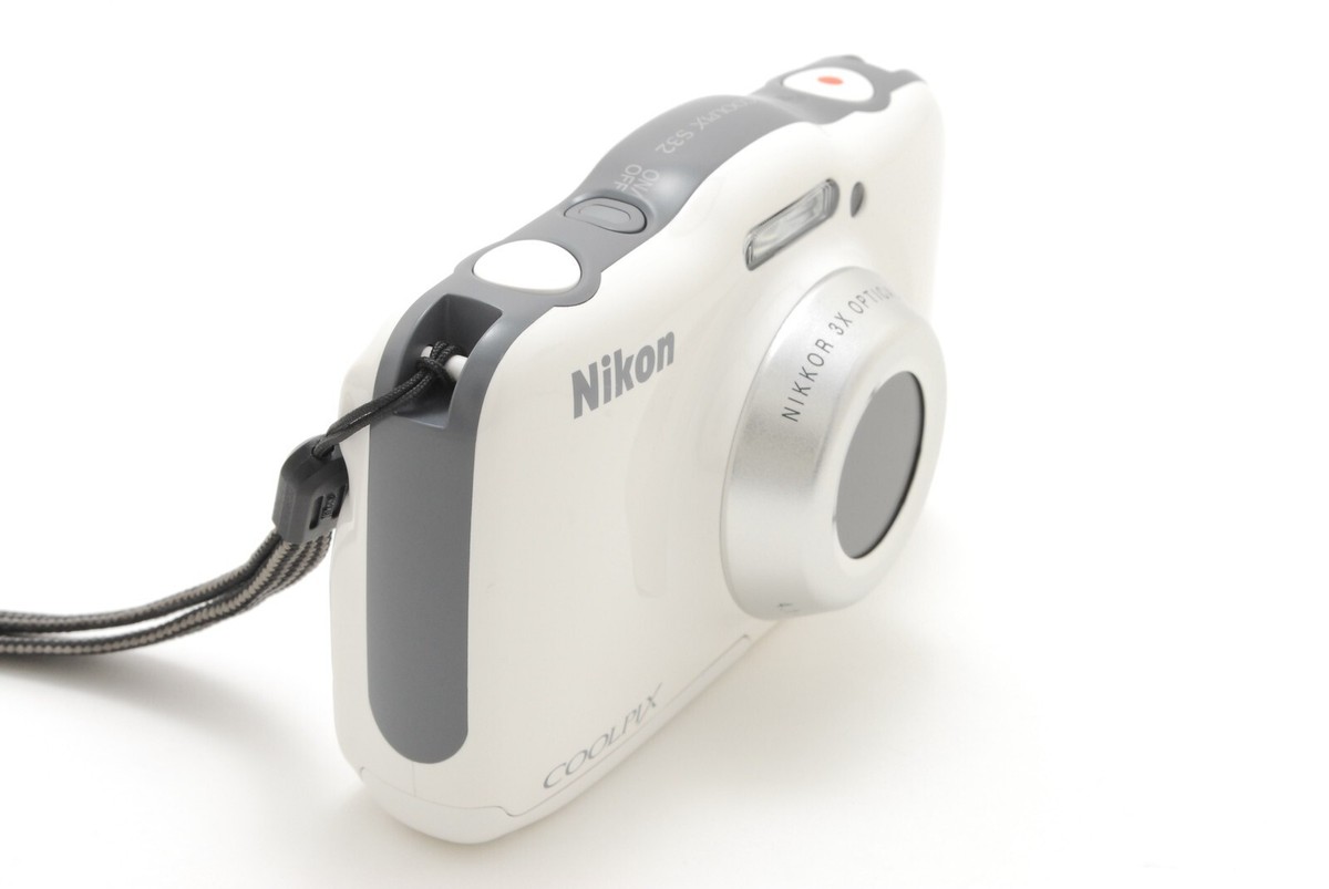 MINT] Nikon COOLPIX S32 13.2 MP Waterproof Digital Camera