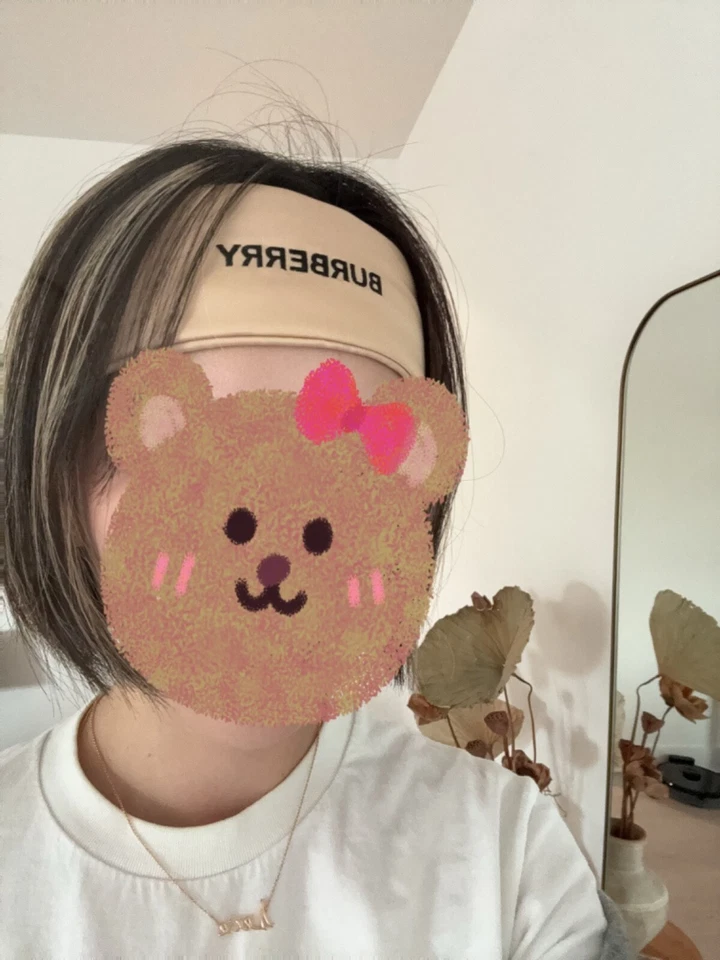 Diadema acolchada sedosa beige Burberry Beauty - Envoltura de lujo para spa y maquillaje Foto 3 de 4