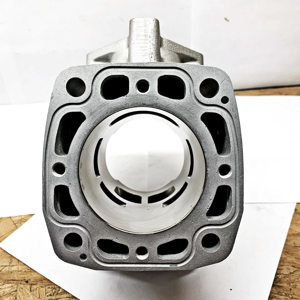 Cilindro chapado Yamaha 540 V Max 1983-1987 8U900 8U9-11311-00-00 VMX540 2 Foto 4 de 4