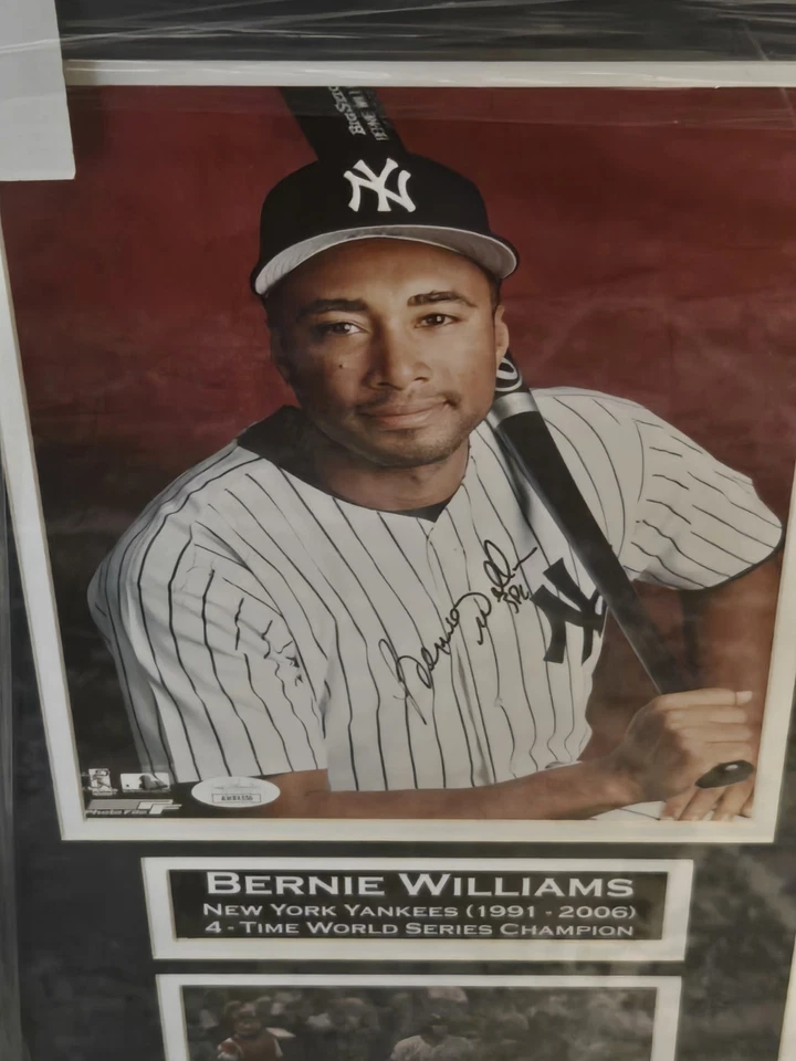 NY Yankee Great Bernie Williams Firmado 8X10 Enmarcado y Mate JSA Autenticado Foto 2 de 3