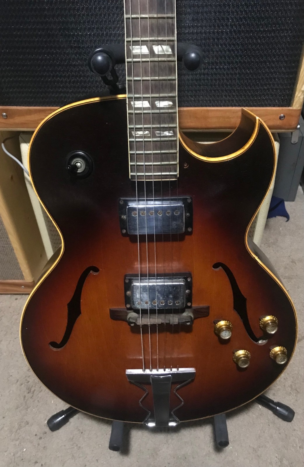 Vintage Vibes: Own a Piece of Musical History with this 1957 Gibson ES-175!