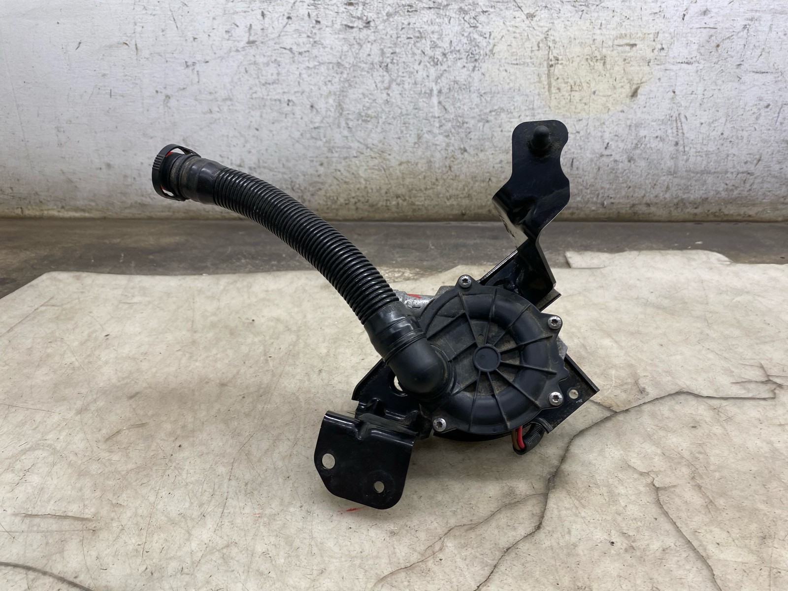 2015-2020 BENTLEY BENTAYGA 6.0L W12 LEFT SECONDARY AIR INJECTION PUMP 079959231G