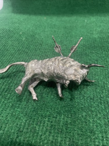 Vintage Set Of 2 Mexican Miniature Bull Fighting Bull Toothpick. W/ 6 Swords - Picture 7 of 14