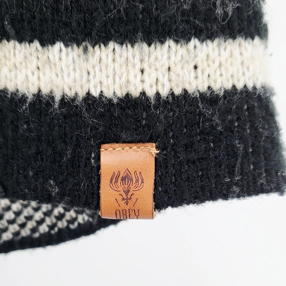 Obey Stone Beige & Black Wolf Western Print Open Front Knit Cardigan Women’s XS - Image 4 of 4